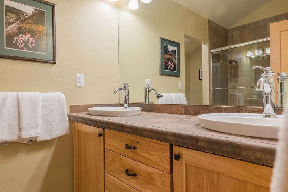 Private Home With A Beautiful Mountain Vista - Woods24 by RedAwning