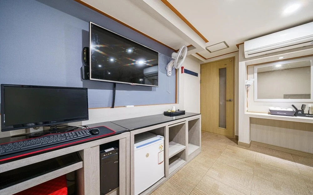Hound Hotel Gimhae Samgye