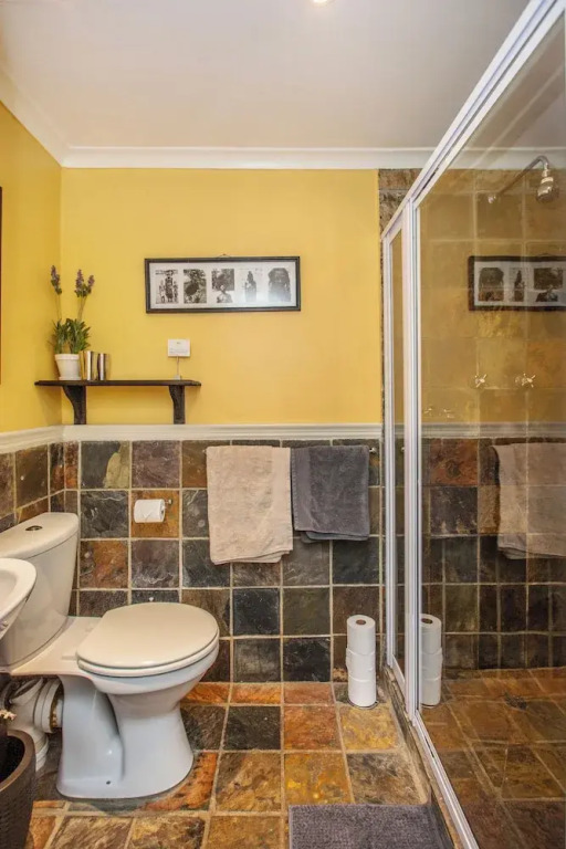 Toms Guest House