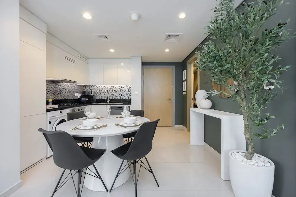 Modern Luxe 2BR in Business Bay