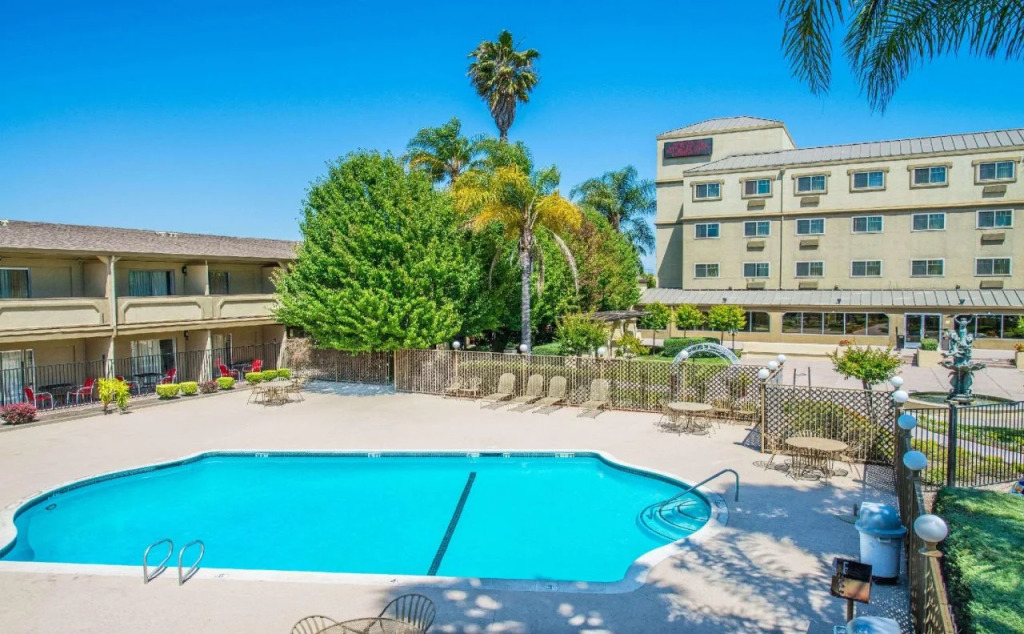 Ramada by Wyndham West Sacramento Hotel and Suites