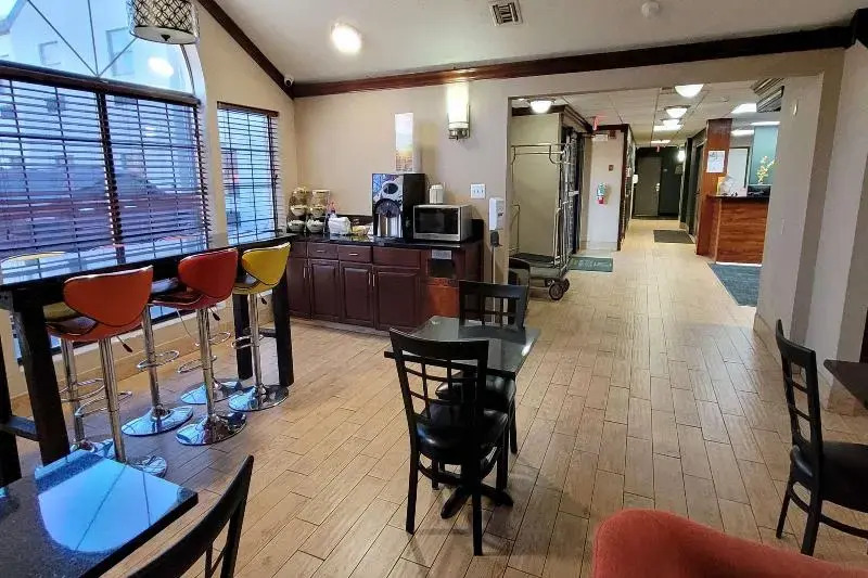 Holiday Inn Exp Reg Hosp And Med Ctr