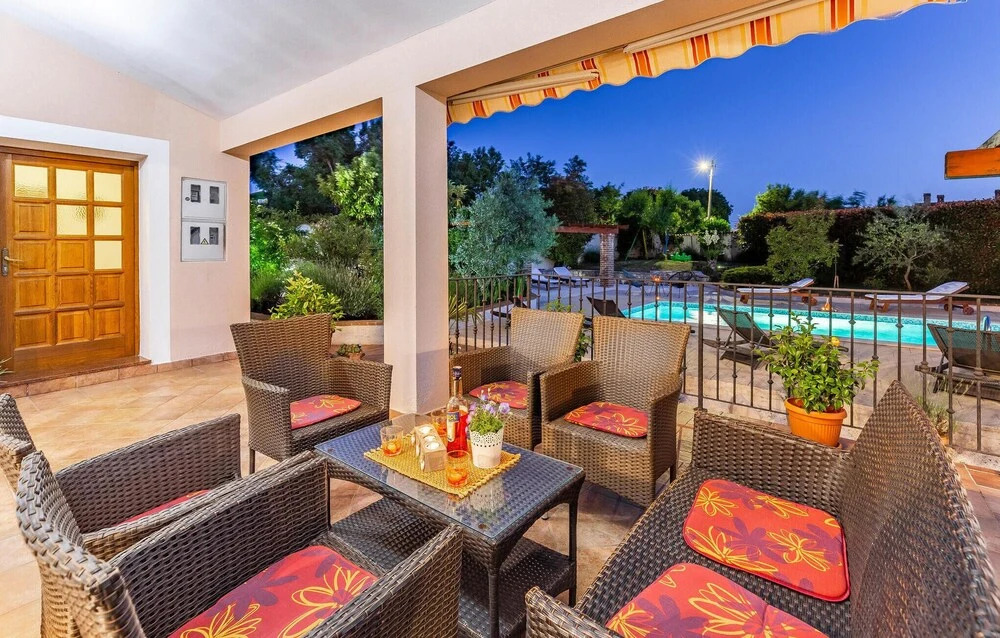 Stunning Home in Loborika With Wifi and 6 Bedrooms