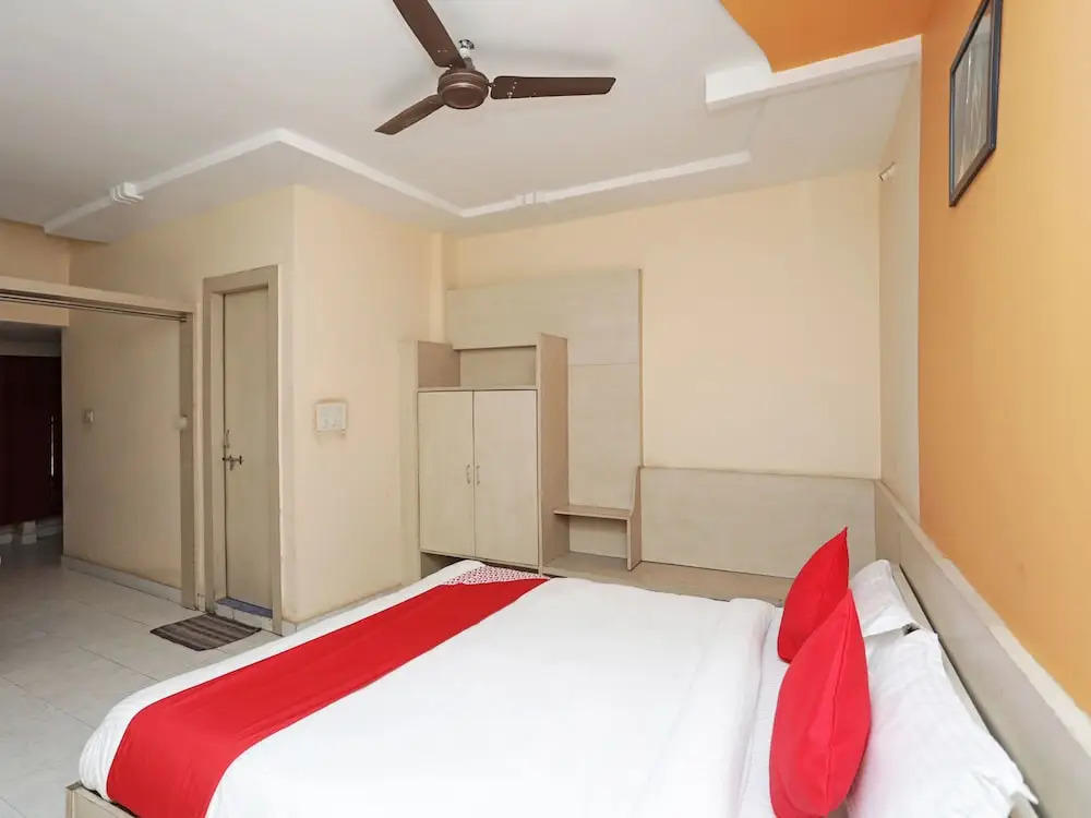 OYO 12546 Hotel Madhuban
