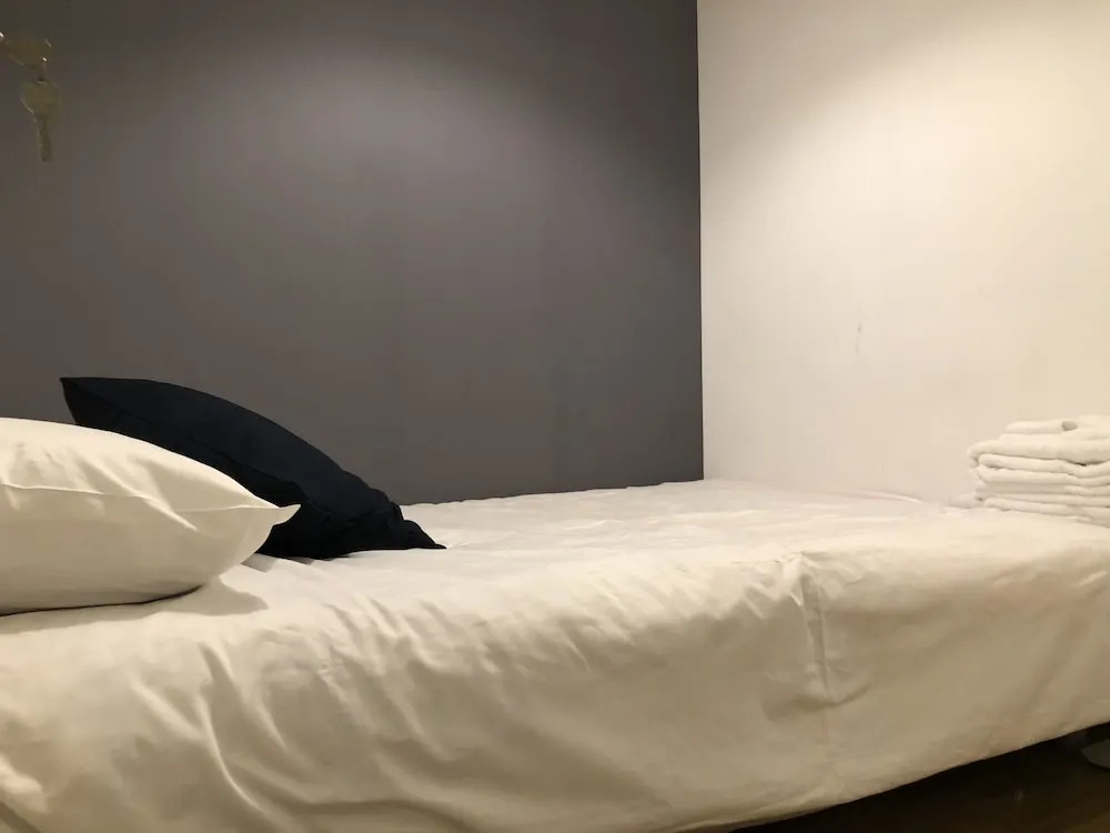 Henry's Apartment- Executive 717