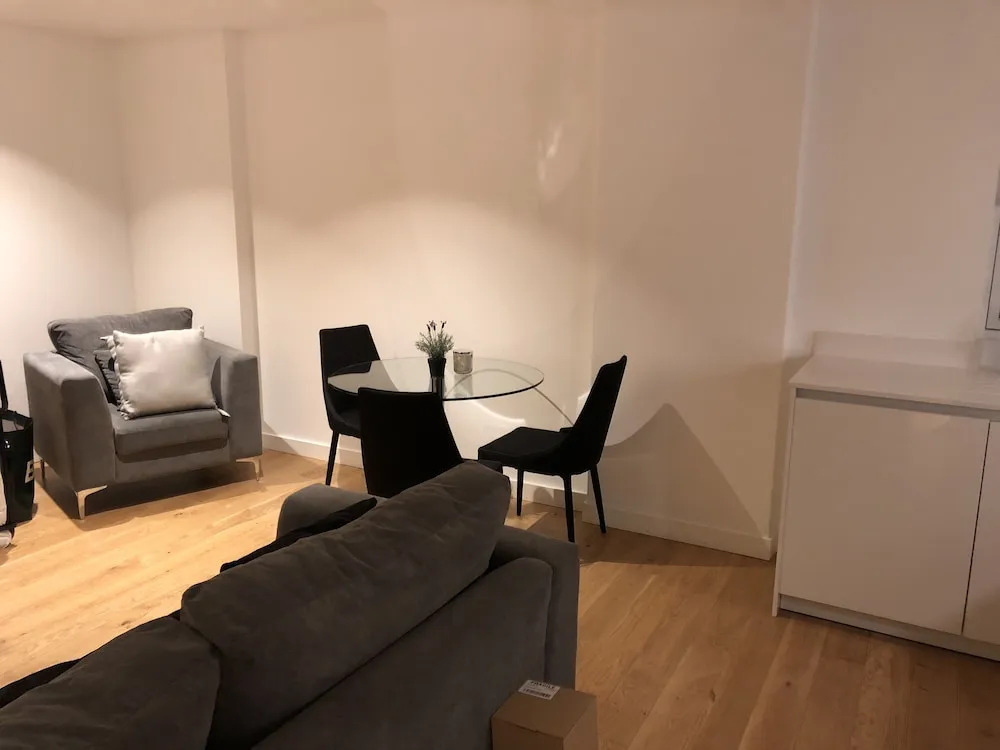 Luxury 2 Bed 2 Bath Apartments next to kings cross