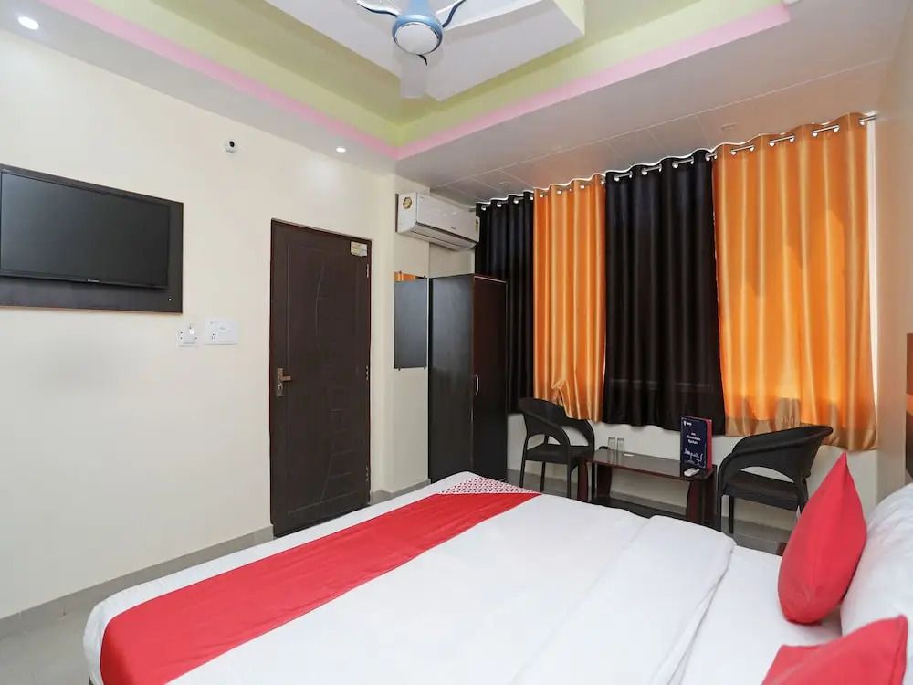 OYO 13796 Stay Inn