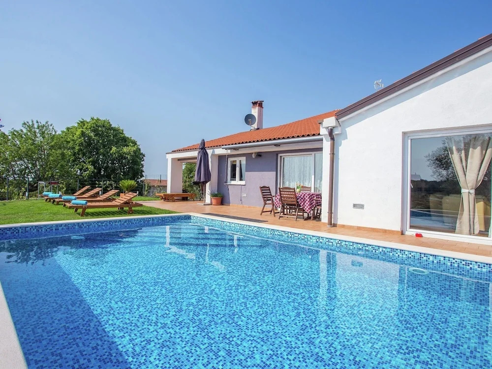 Wonderful, Modern Villa With Pool, Whirlpool and Garden, Near Rovinj