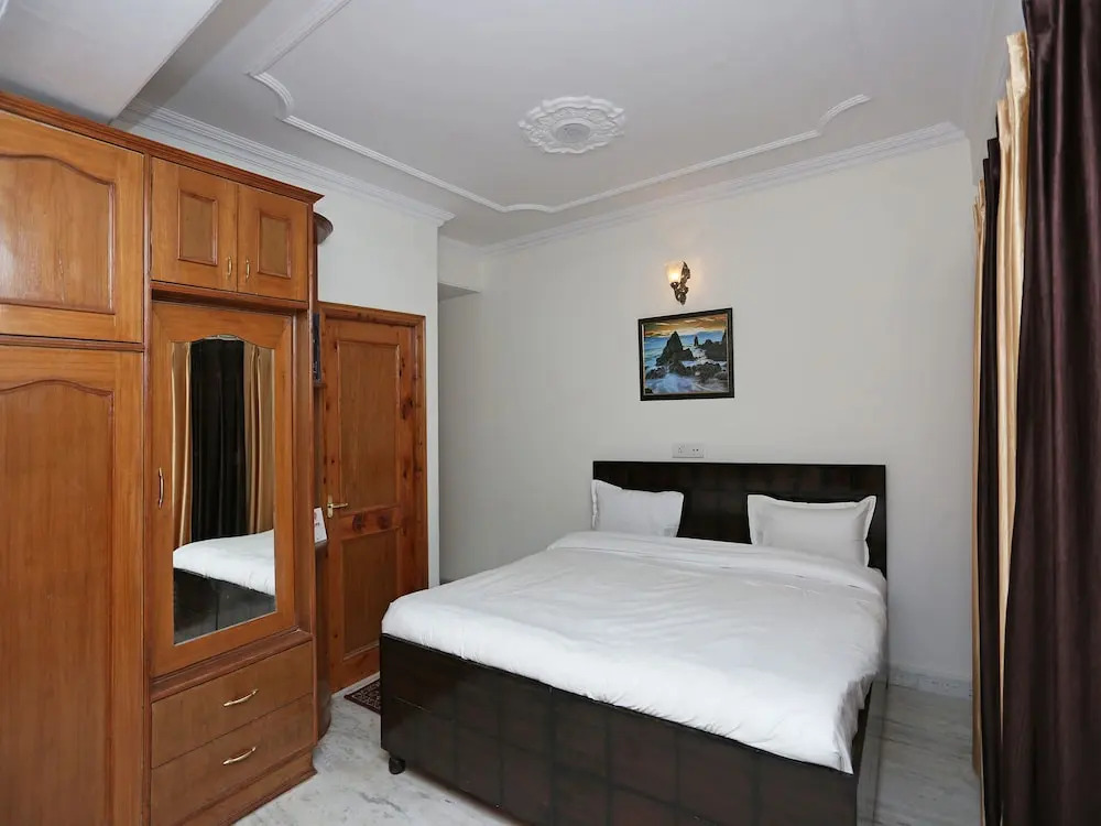 OYO 9103 Home 4BHK Pinewood Valley
