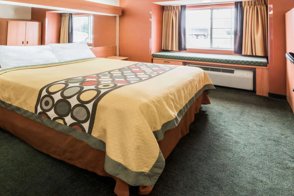 Super 8 by Wyndham Columbus West