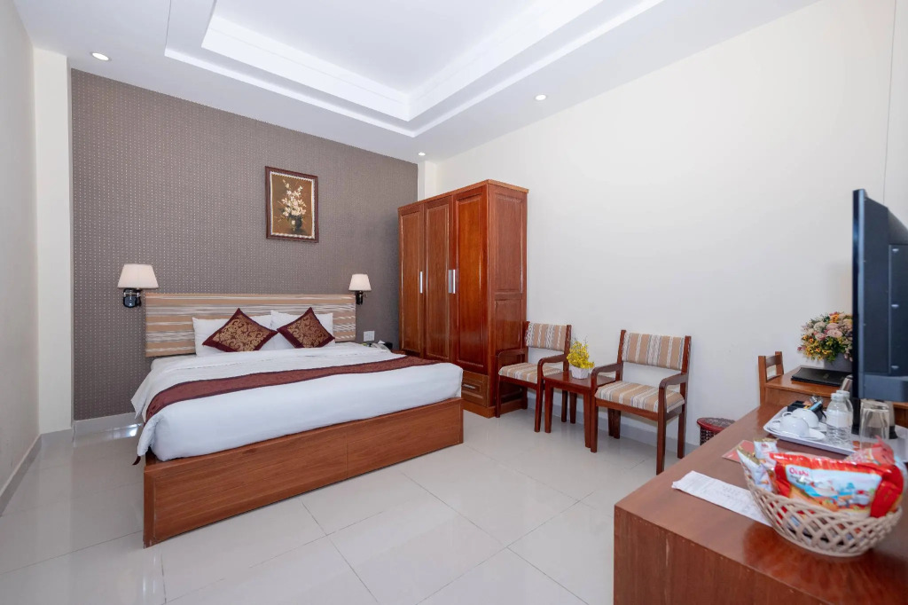Airport Saigon Hotel - Gần ẩm thực đêm chợ Phạm Văn Hai