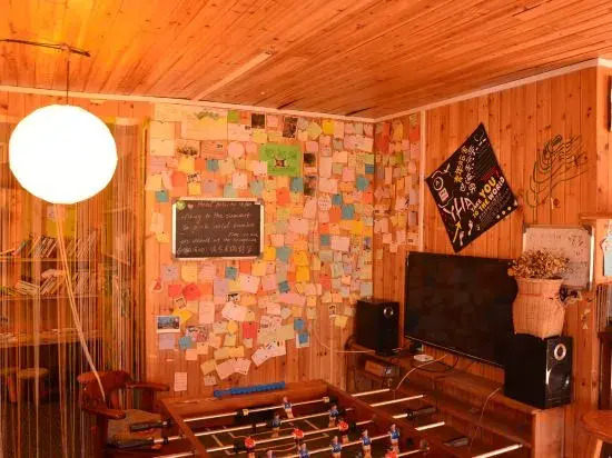 Dragon's Den Hostel