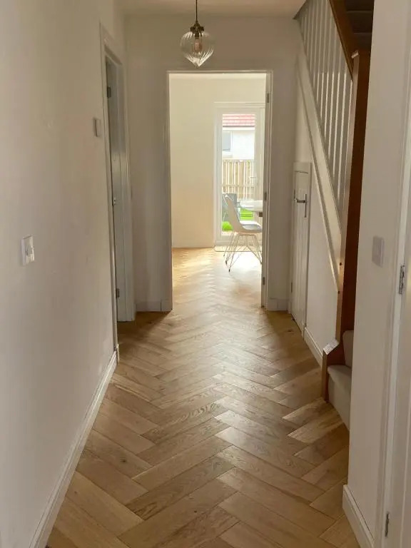 Luxury 4 bed detached 3 beds
