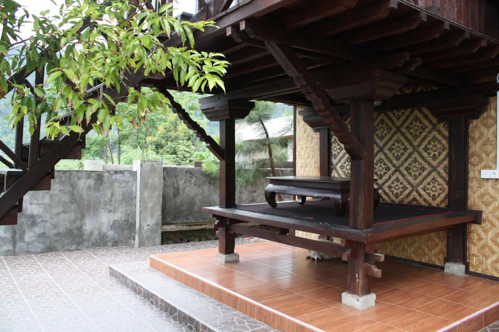 Batur Lakeside Huts