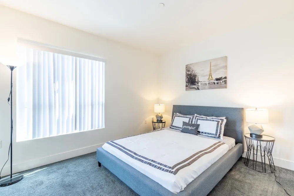 3br Fully Furnished Apartment On Sunset Blvd 3 Bedroom Apts by RedAwning
