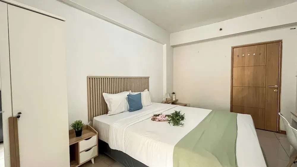 Basic Studio Room Apartment At Green Palm Residence