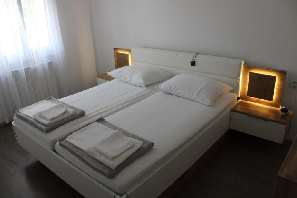 Holiday House emjalemi