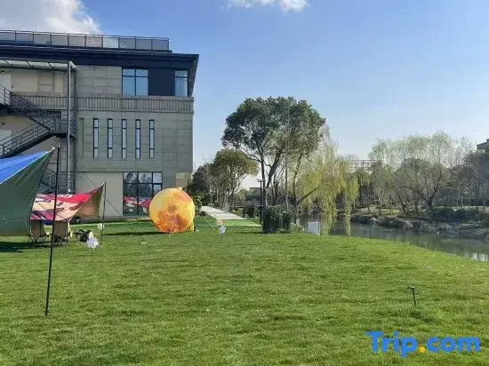 Yishu Waterfront Hotel