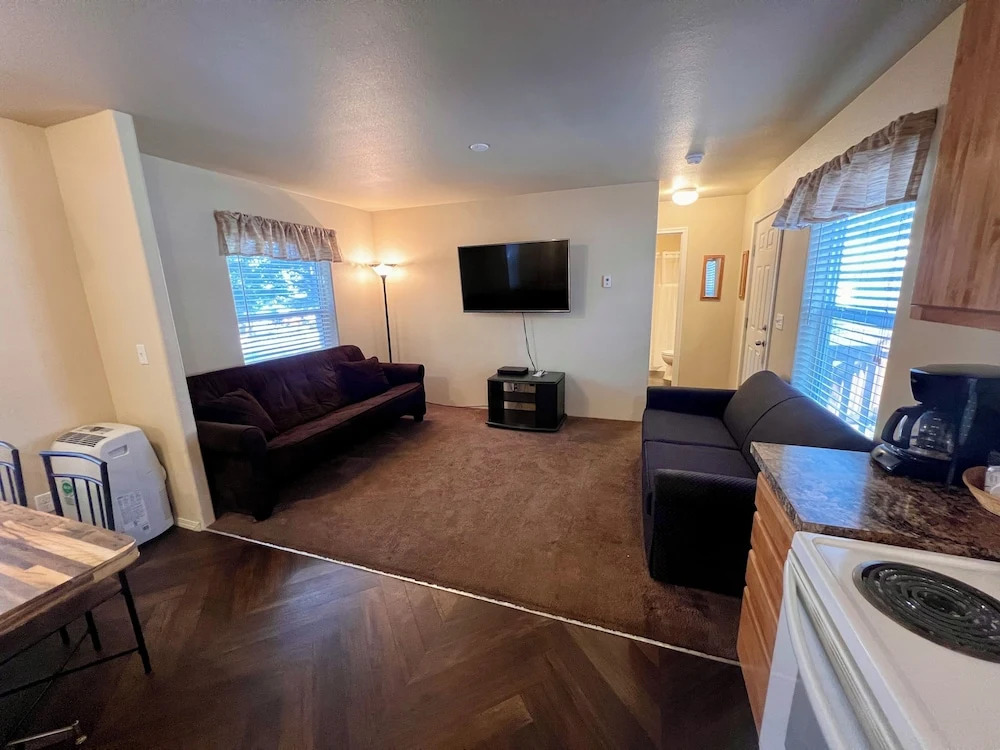 Pioneer Motel