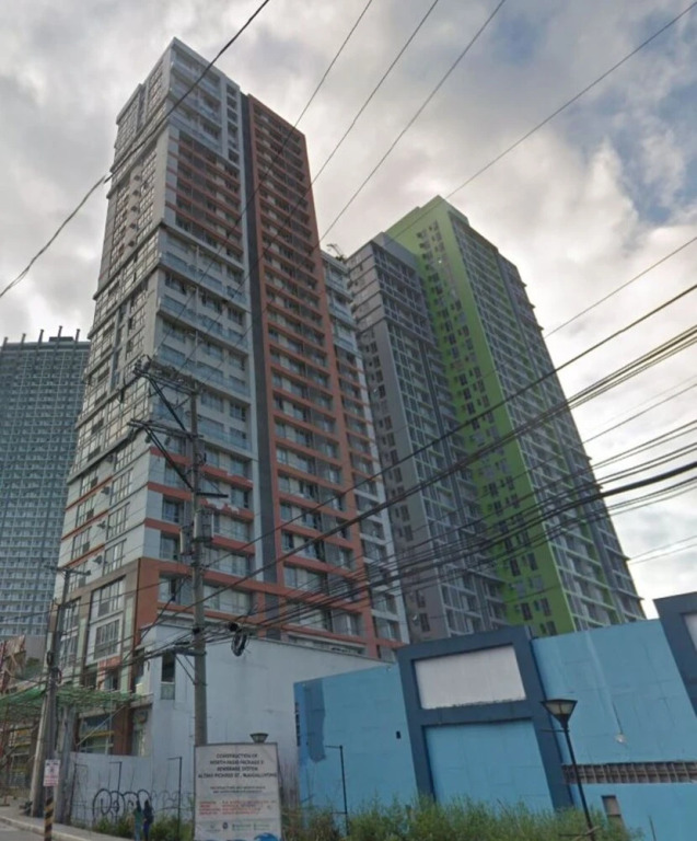 OYO 215 Sunshine City Suites