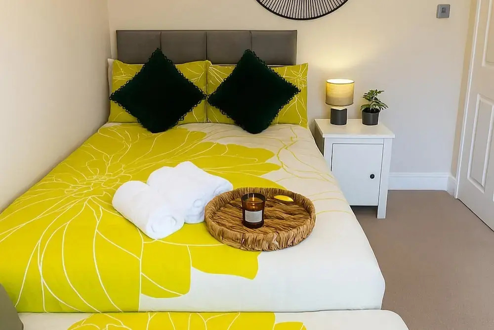2 Bed Apartment - Sleeps 4 - Parking - Wifi