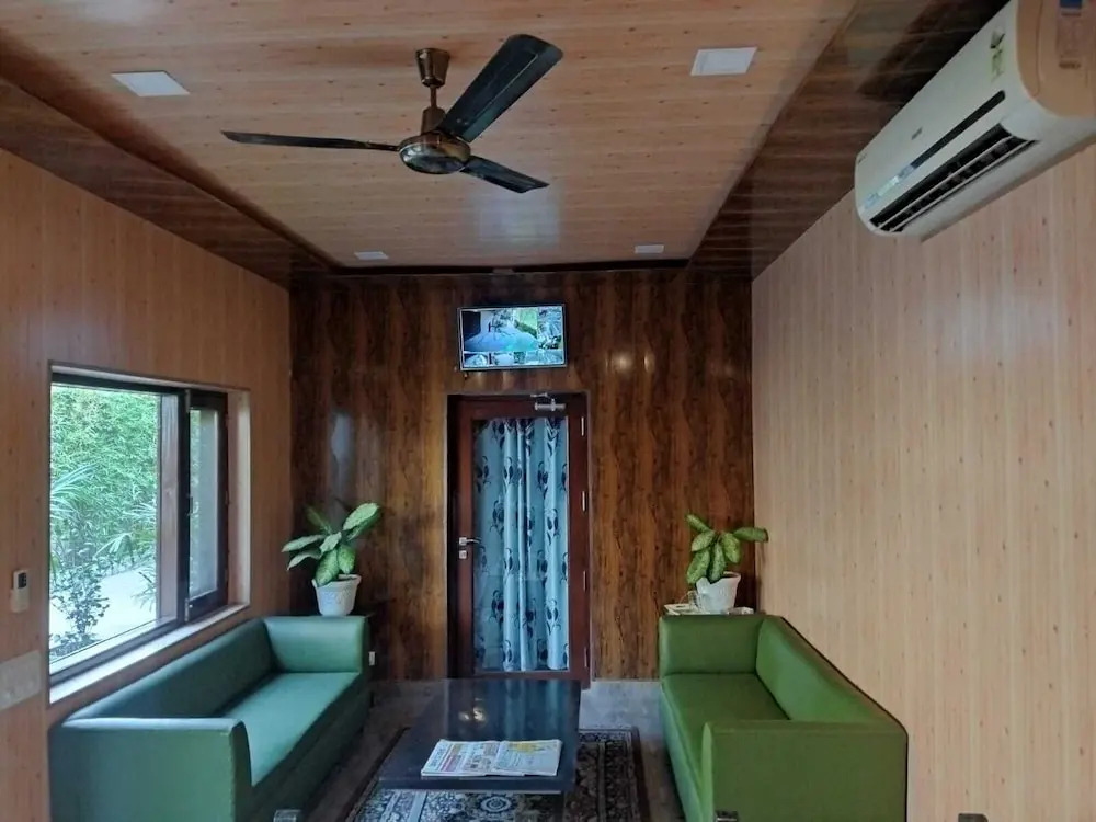 Corbett Comfort Lodge