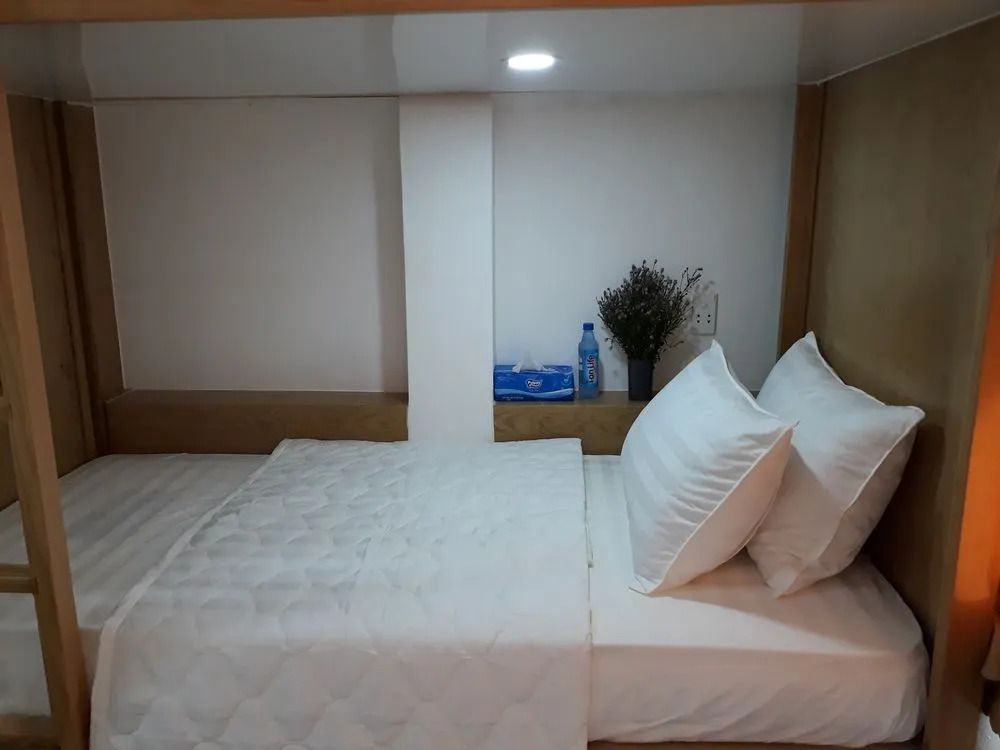 Phuong Van Hotel