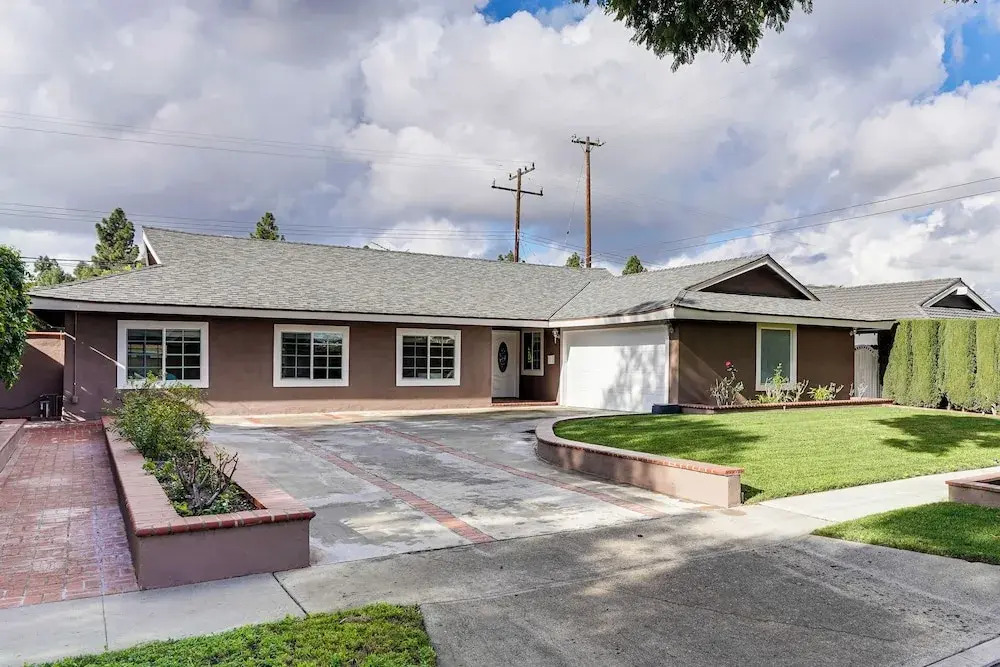 5 Mi to Anaheim Convention Center: Retreat w/ Yard