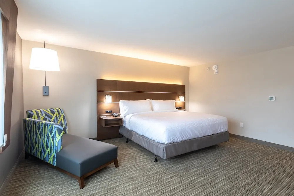 Holiday Inn Express & Suites - Greenville - Taylors by IHG