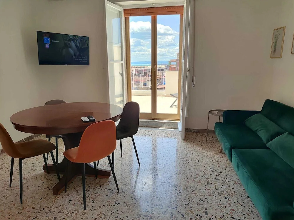 Panoramic 3-bed Apartment in Catania City
