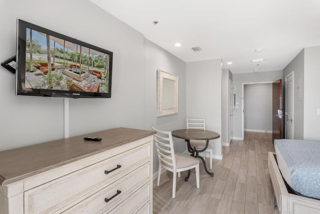 Luau I 7102 Flr11 Studio Sleeps 4