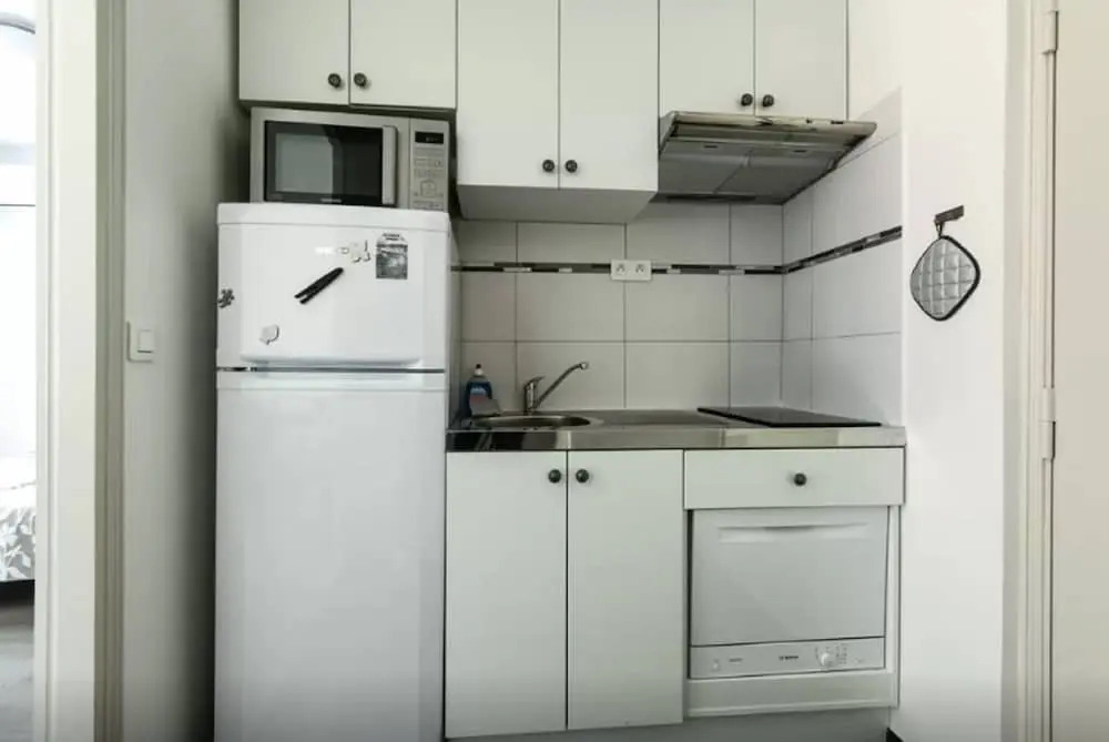 Sunny and Modern 1 Bedroom with Balcony2
