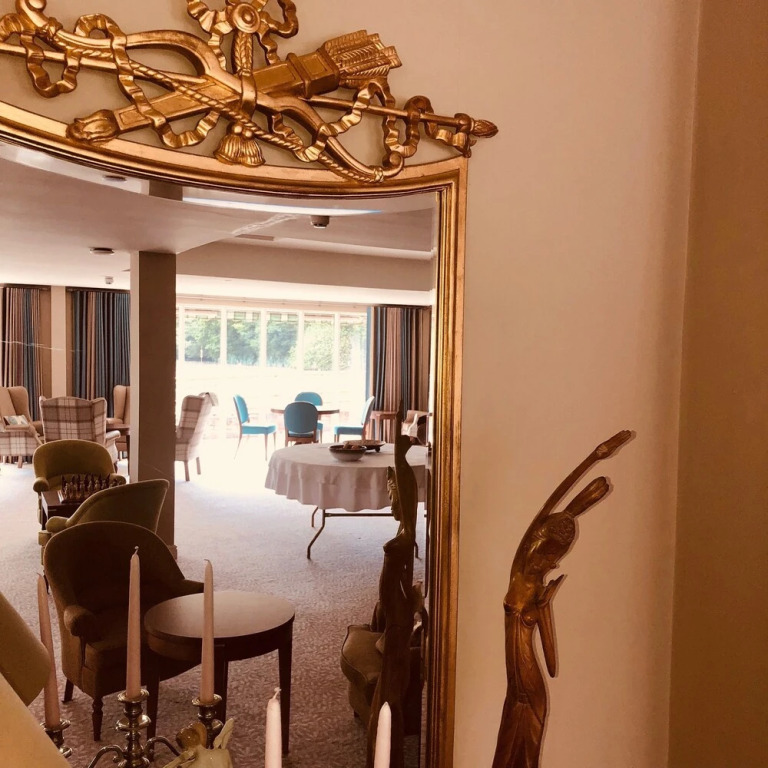 Cadmore Lakeside Hotel