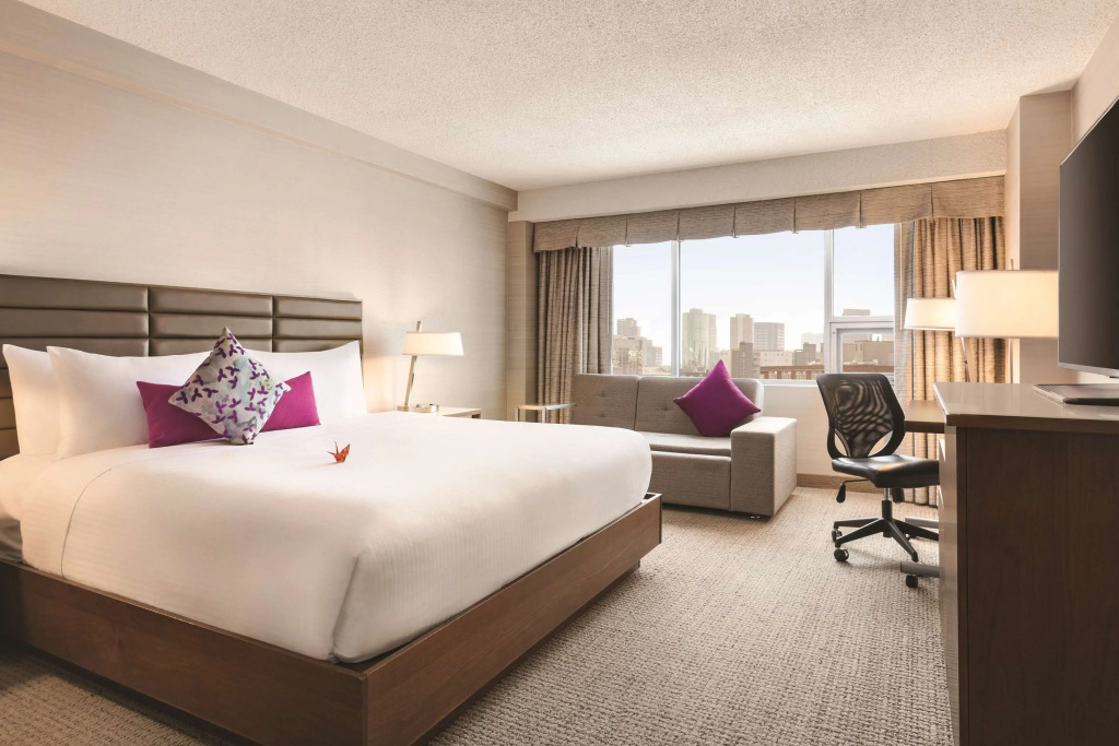 Coast Edmonton Plaza Hotel by APA