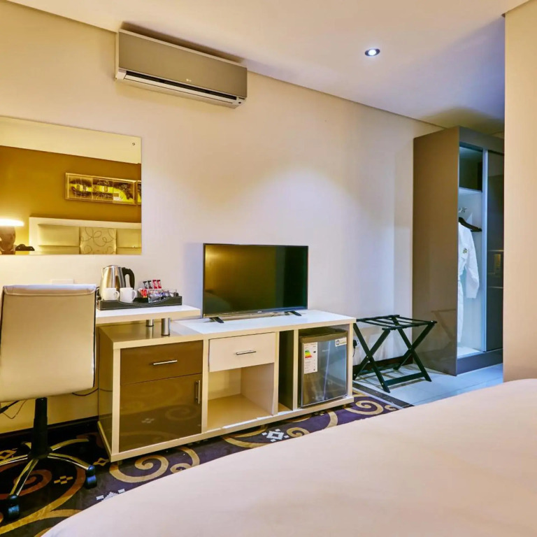 Palm Continental Hotel