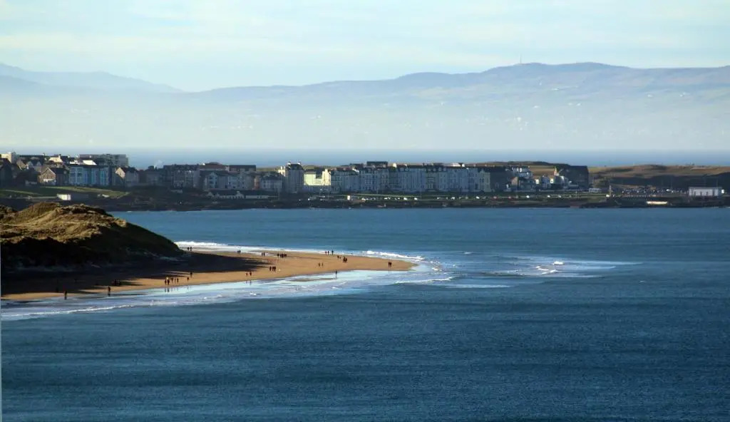 Portstewart Coastal 3 Bedroom House with Free Parking