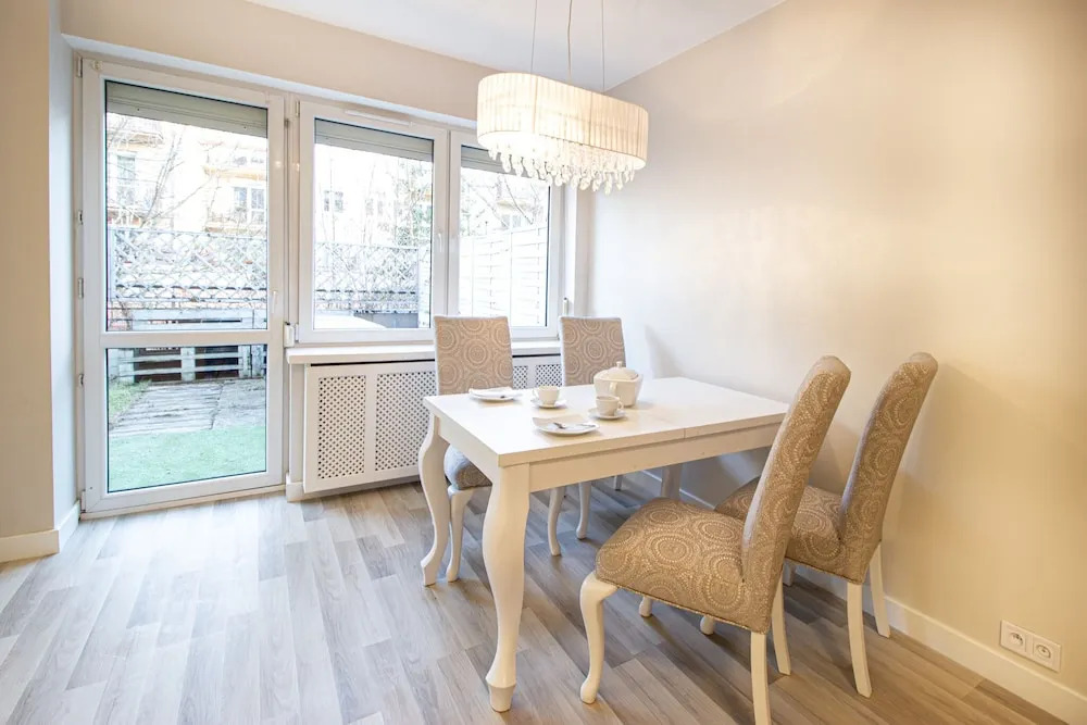 Ursynów Apartment with Garden