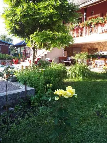Guest House Family Varda