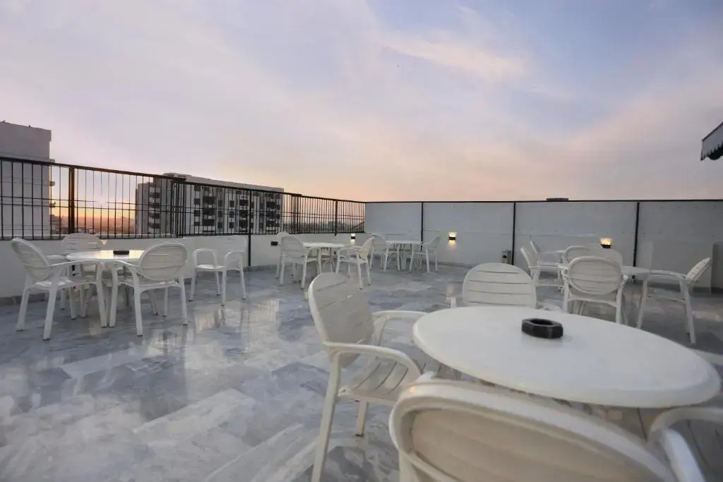 Hotel pearlinn karachi