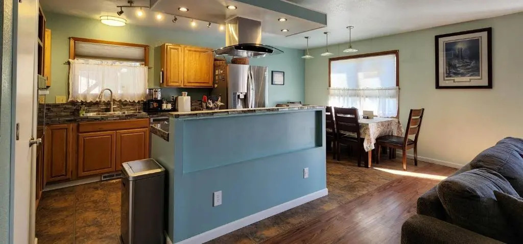 Trinity Escapes - Two Bedroom two bathroom full Apartment near airport