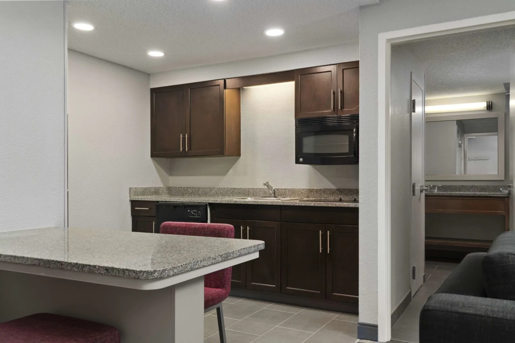 Hampton Inn & Suites Newport News-Airport - Oyster Point Area