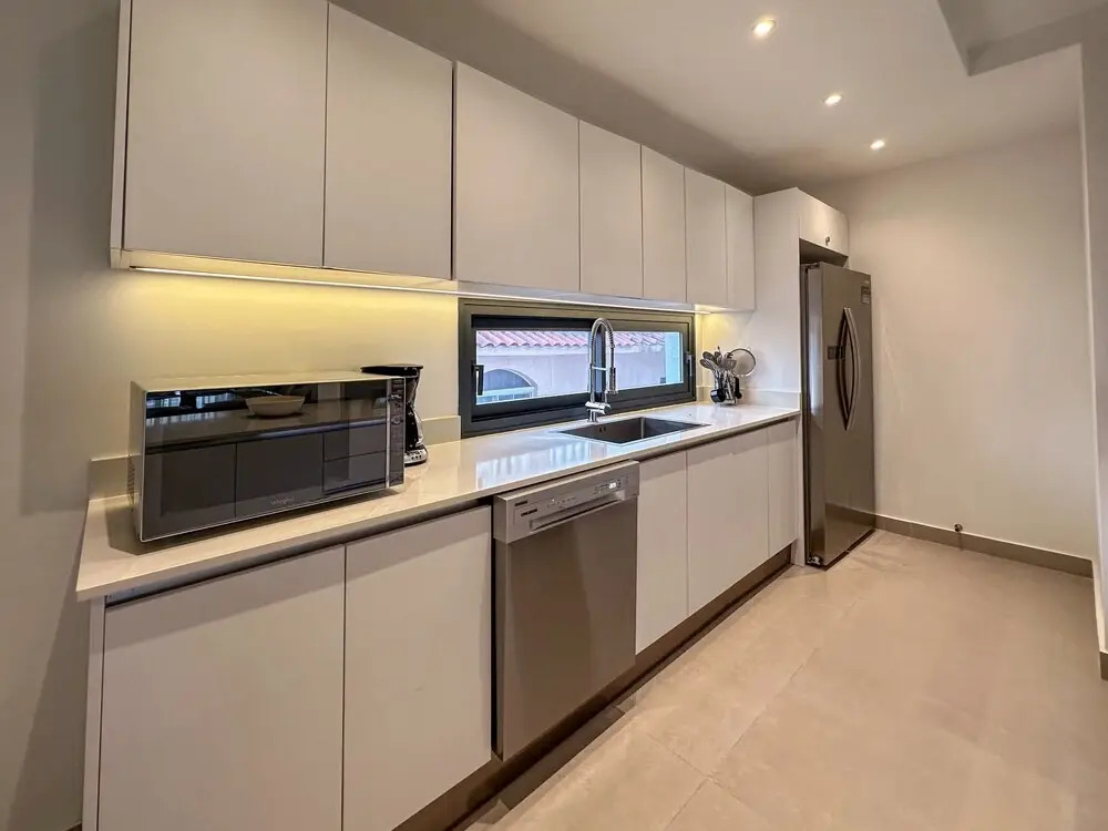 Gorgeous 2 BR Luxury Apartment