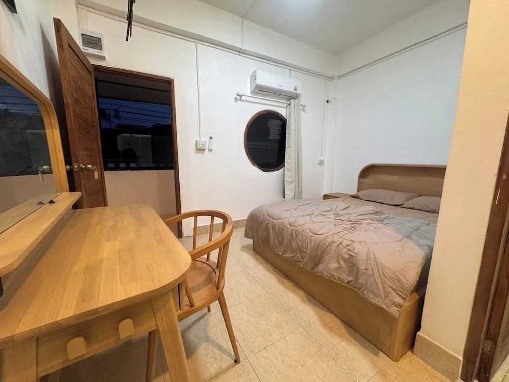 D6 Apartment at the Pier 4 of 6