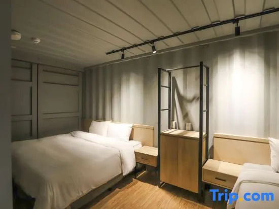 Dash Forwaves Hotel