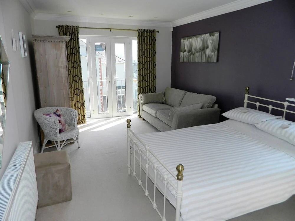 Period Home - Charming Features - 1 Mile From Hoe