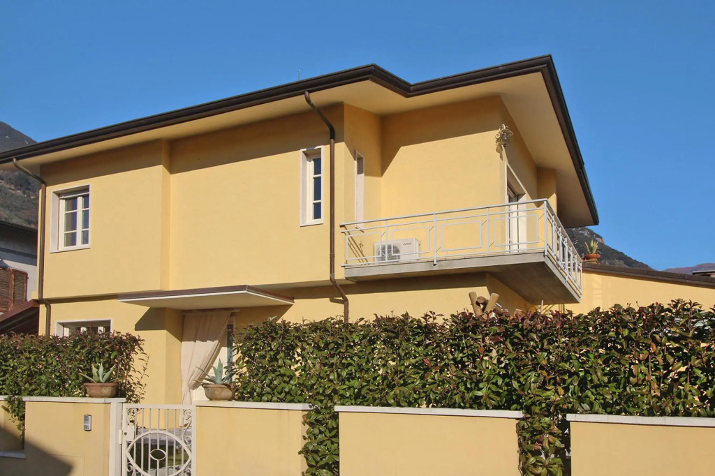 In Camaiore With 3 Bedrooms And 2 Bathrooms
