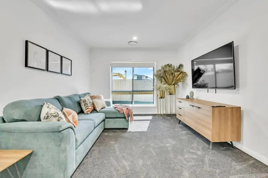 Hideaway on Curran - Modern & Comfy Retreat in CBD Firepit