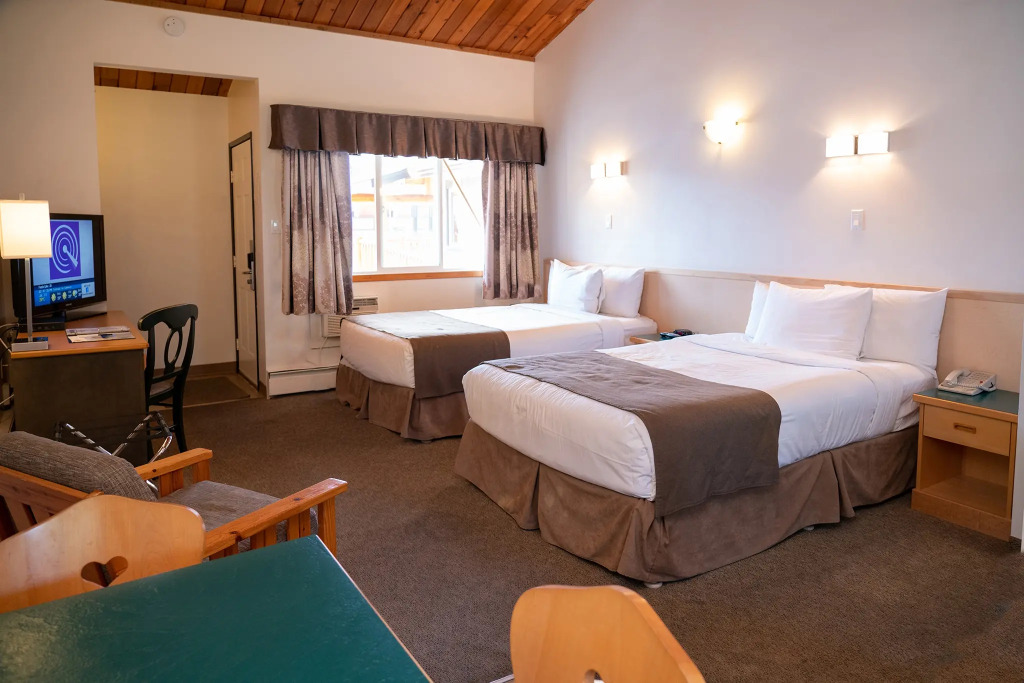 Rocky Mountain Ski Lodge
