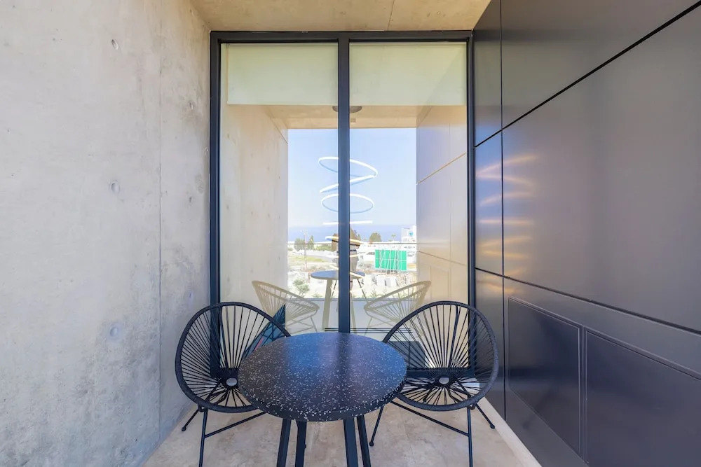 MITO Seaview by Serbellas