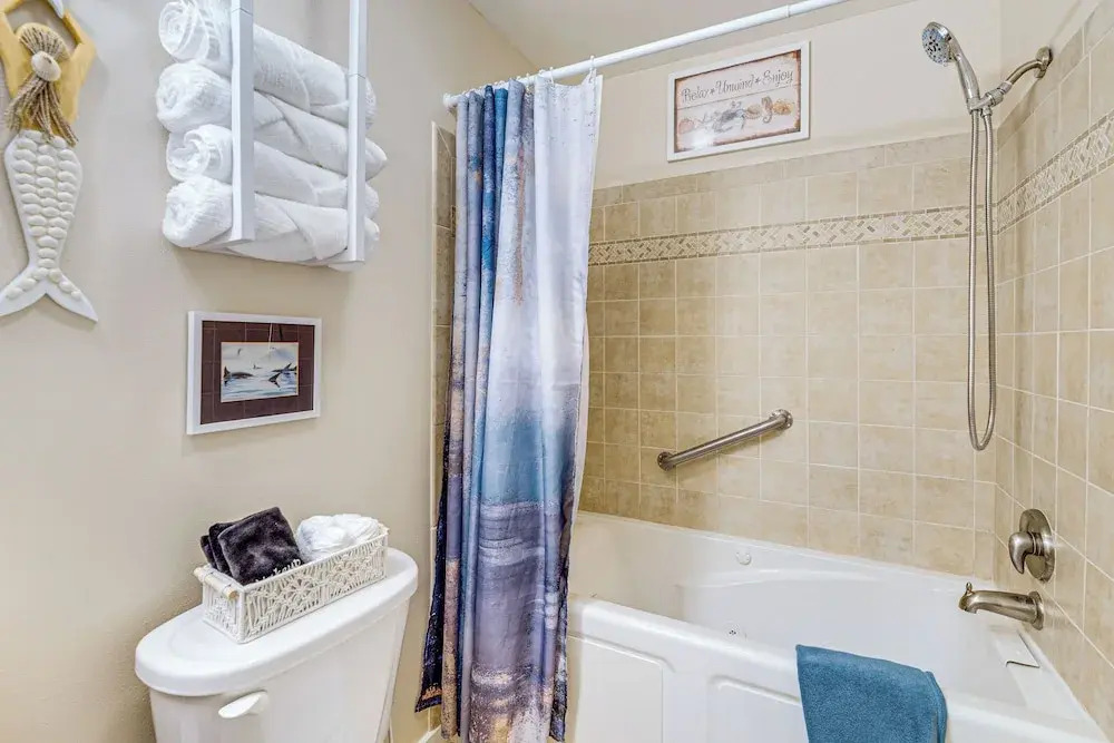 Morning Hikes & Beach Nights: Canalfront Condo!